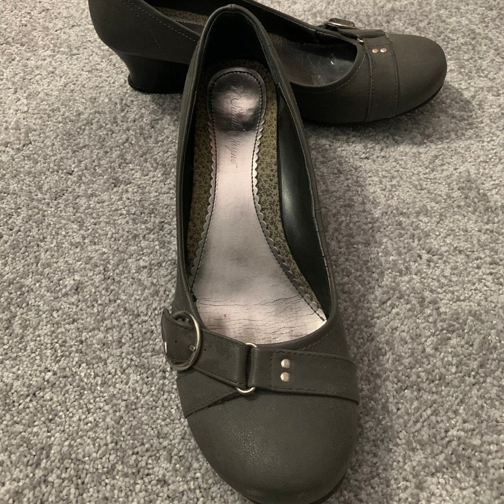 Gray wedge heels